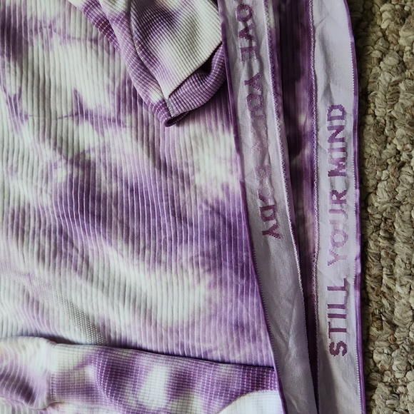 Lululemon - Picture 3 of 3